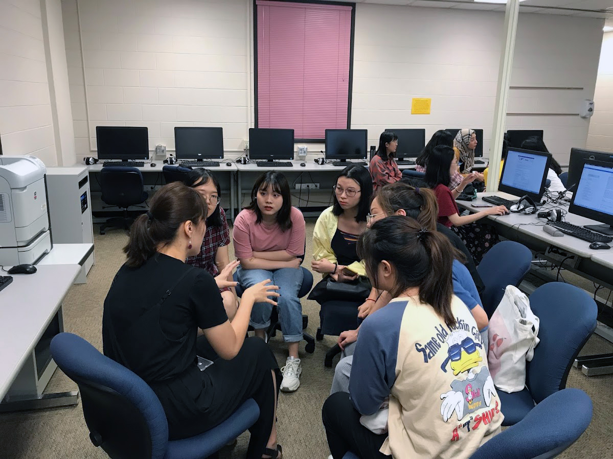 ISP participants in a discussion group with KU students