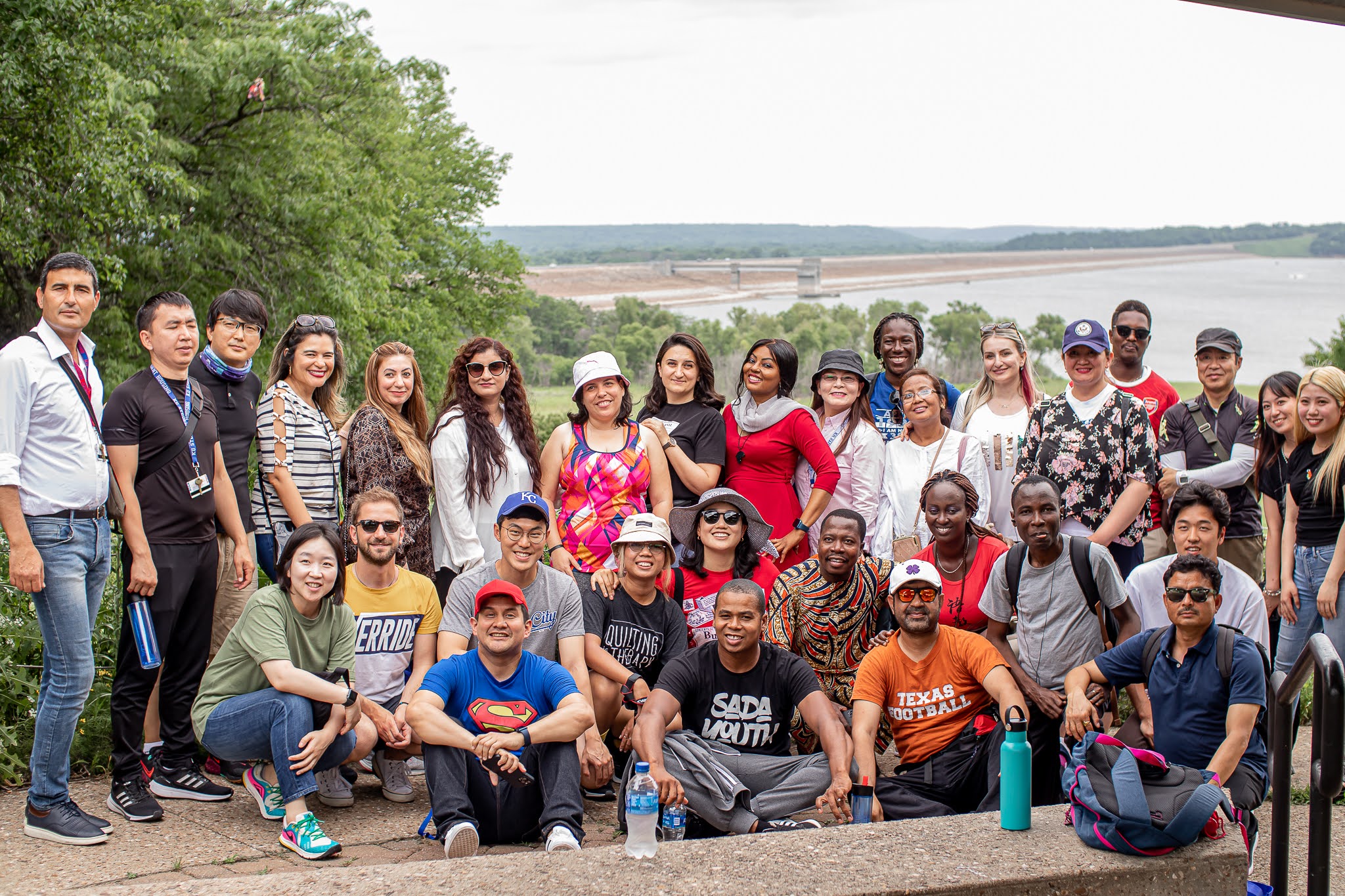 Huber H. Humphrey Fellows and Kansai students at a picnic